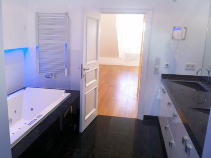 ** ERSTBEZUG nach SANIERUNG ** LUXUS PENTHOUSE-MAISONETTE mit XXL DACHTERRASSE