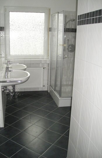 *** ANSPRUCHSVOLLE 4-5 Zi. Whg. mit EBK, TERRASSE & Gartennutzung in guter Lage (am Hardtwald) ***
