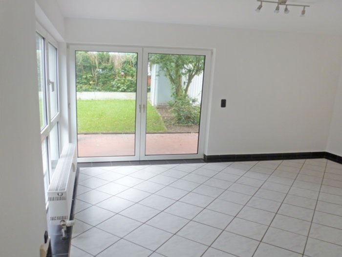 *** SEHR GEPFLEGTES MEHRFAMILIEHAUS *** 333 m² Wfl., Terrassen, Balkone, gute Ausstattung...