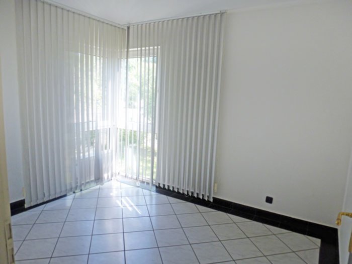 *** SEHR GEPFLEGTES MEHRFAMILIEHAUS *** 333 m² Wfl., Terrassen, Balkone, gute Ausstattung...