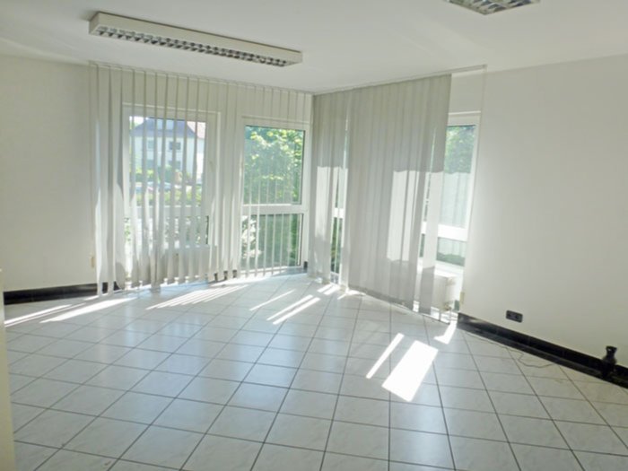 *** SEHR GEPFLEGTES MEHRFAMILIEHAUS *** 333 m² Wfl., Terrassen, Balkone, gute Ausstattung...