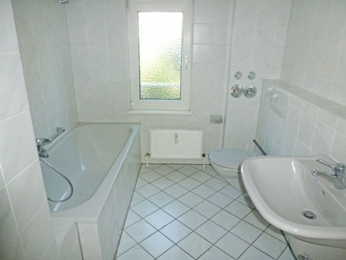 *** SEHR GEPFLEGTES MEHRFAMILIEHAUS *** 333 m² Wfl., Terrassen, Balkone, gute Ausstattung...