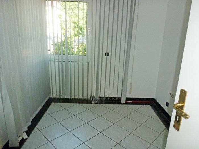 *** SEHR GEPFLEGTES MEHRFAMILIEHAUS *** 333 m² Wfl., Terrassen, Balkone, gute Ausstattung...