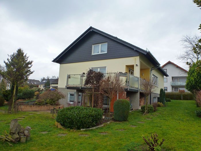 *** WAHRE FAMILIEN-IDYLLE *** Freistehendes 6-Zimmer EFH mit großem Pracht-Grundstück