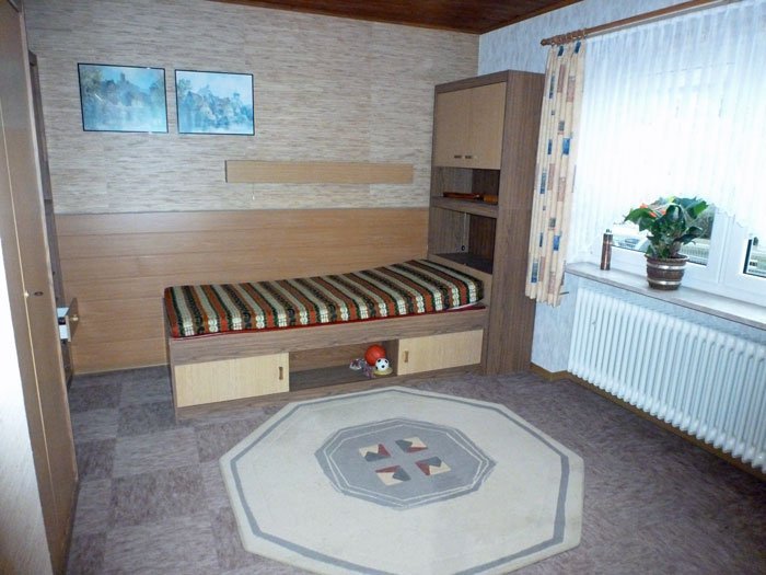 *** WAHRE FAMILIEN-IDYLLE *** Freistehendes 6-Zimmer EFH mit großem Pracht-Grundstück