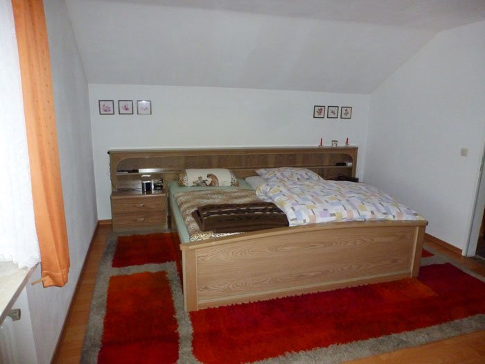 *** WAHRE FAMILIEN-IDYLLE *** Freistehendes 6-Zimmer EFH mit großem Pracht-Grundstück