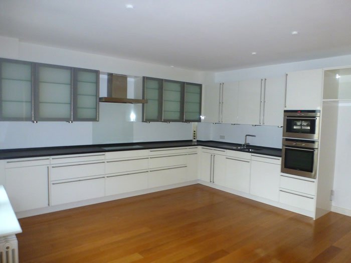 ** SANIERTER STIL-ALTBAU ** Exklusives 3-Zi. LUXUS-PENTHOUSE mit KAMIN, TERRASSE, BLK ...