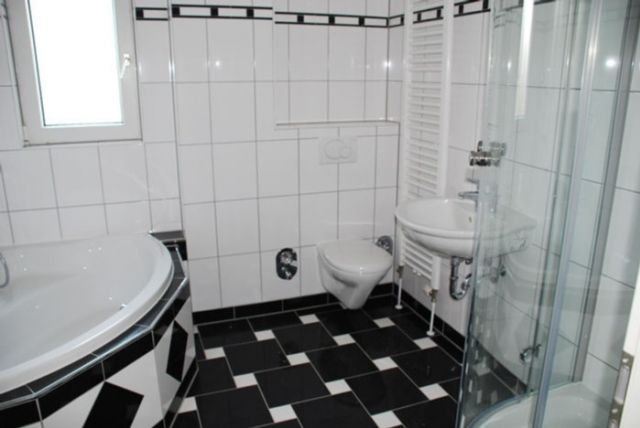 °°° NEUBAU °°° 7-Zi. mit 2 KÜCHEN, 3 BÄDERN, TERRASSE & GARTEN in Dreieich