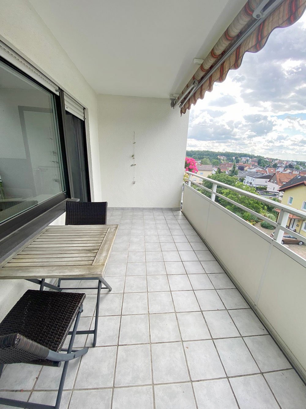 °°° CHARMANTE 2-Zi. Whg. mit EBK & XL-LOGGIA in Köppern °°°