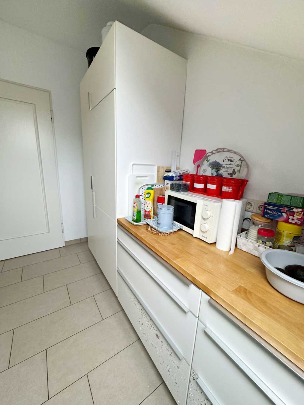 *** CHARMANTE 3-Zi. DG-Wohnung mit EBK & SKYLINEBLICK am Dornbusch ***