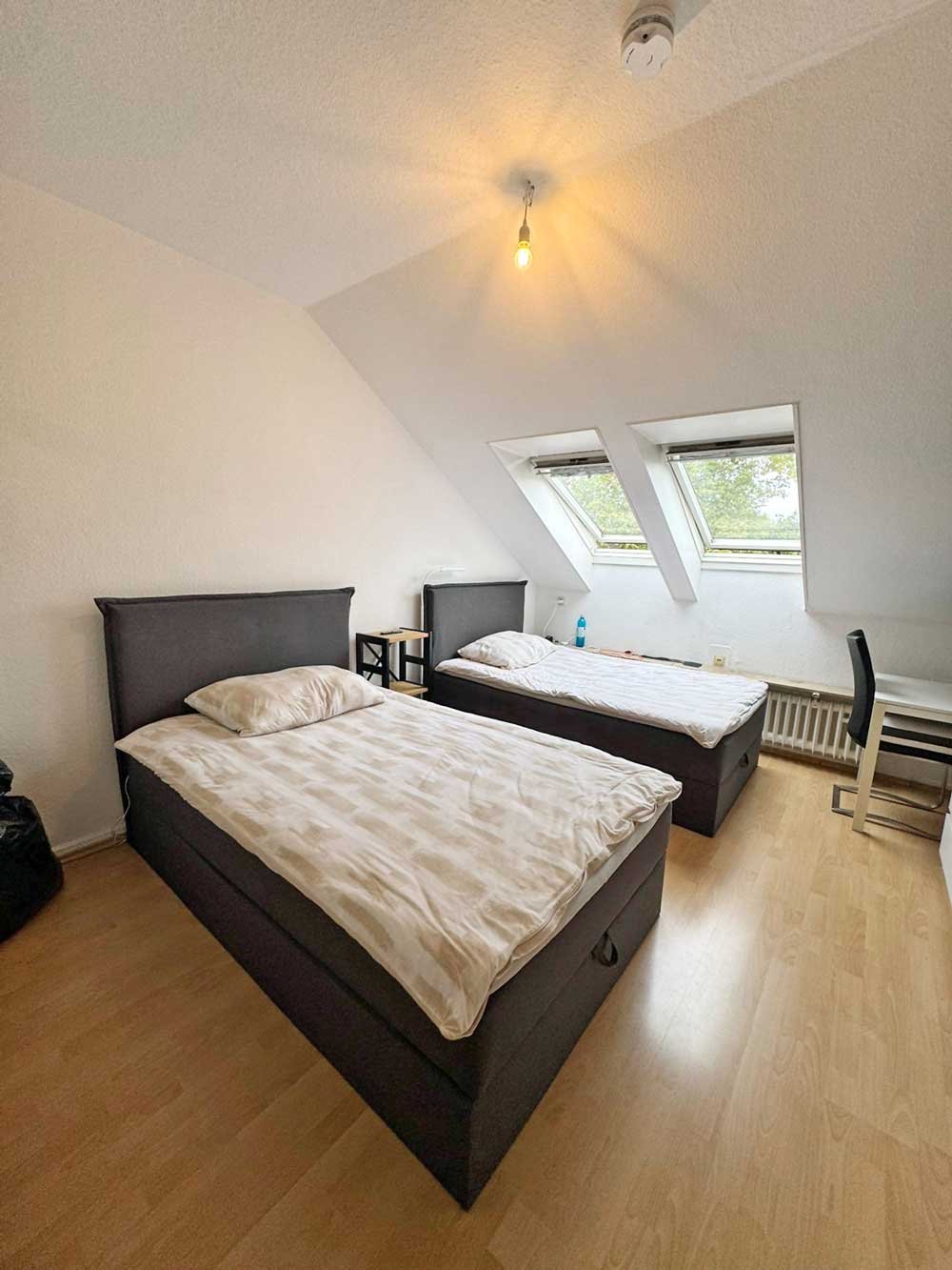 *** CHARMANTE 3-Zi. DG-Wohnung mit EBK & SKYLINEBLICK am Dornbusch ***