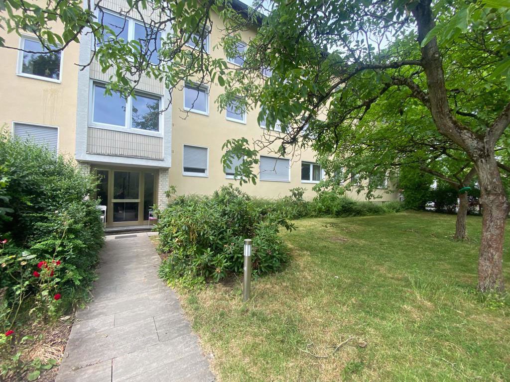 *** CHARMANTE 3-Zi. DG-Wohnung mit EBK & SKYLINEBLICK am Dornbusch ***