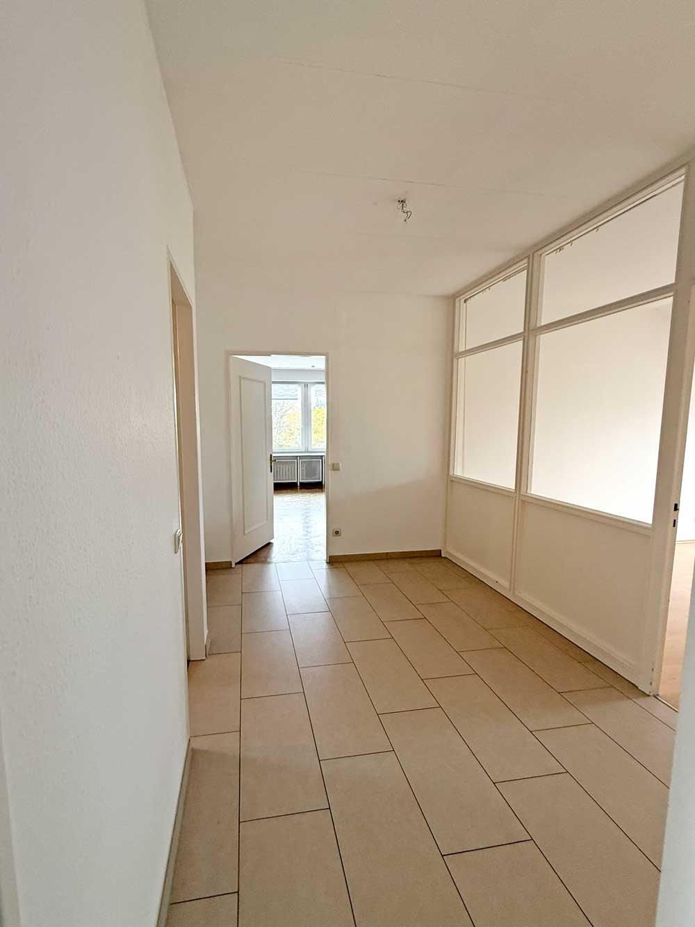*** DORNBUSCH *** SCHÖNE 3-Zi. DG-Wohnung mit SKYLINEBLICK