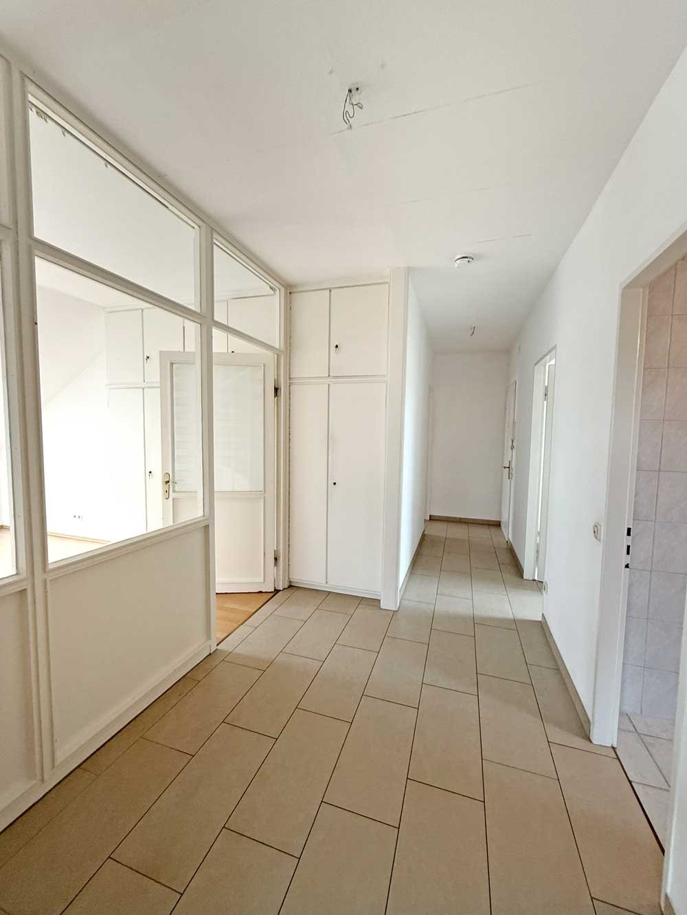 *** DORNBUSCH *** SCHÖNE 3-Zi. DG-Wohnung mit SKYLINEBLICK