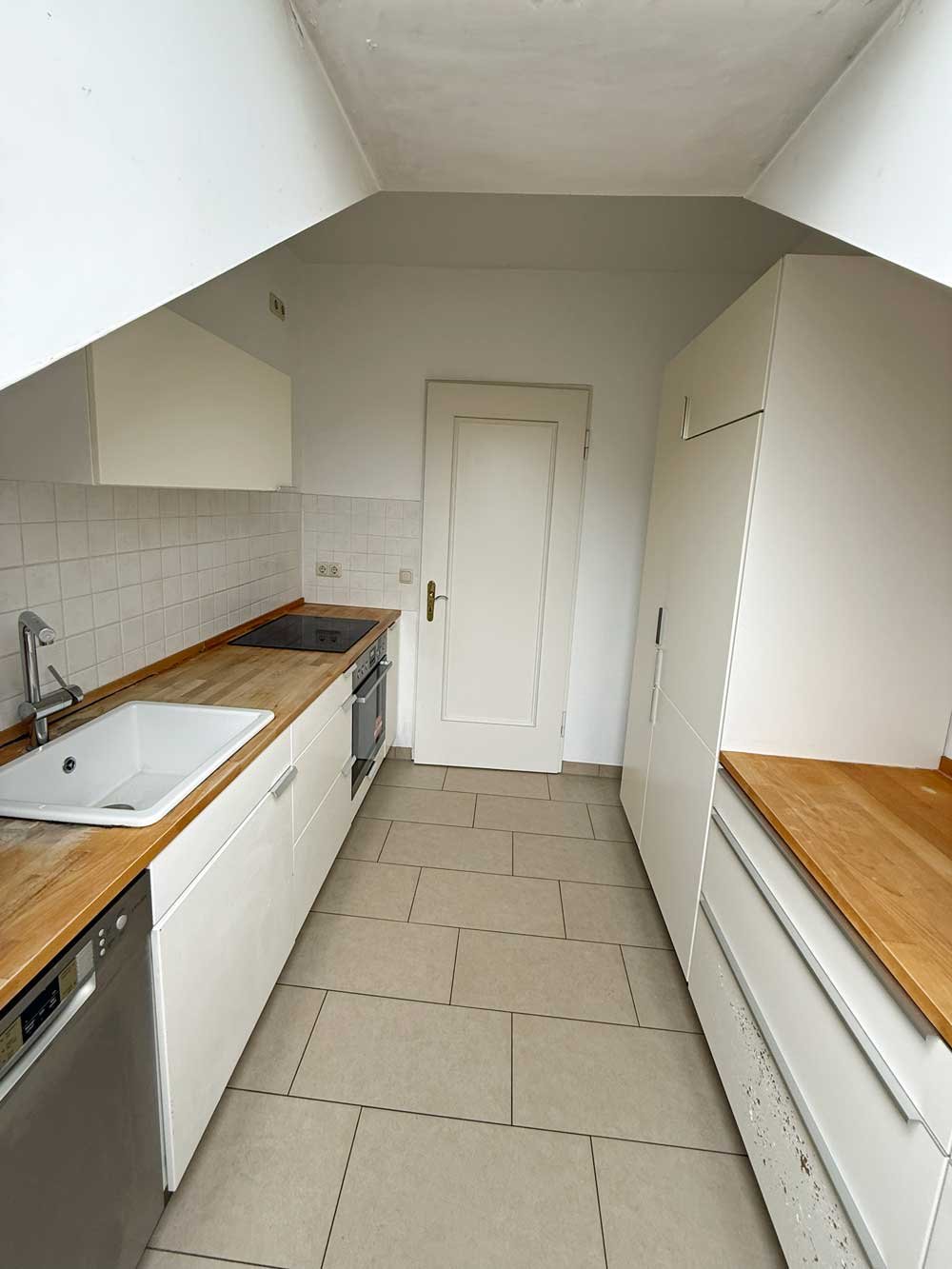 *** DORNBUSCH *** SCHÖNE 3-Zi. DG-Wohnung mit SKYLINEBLICK