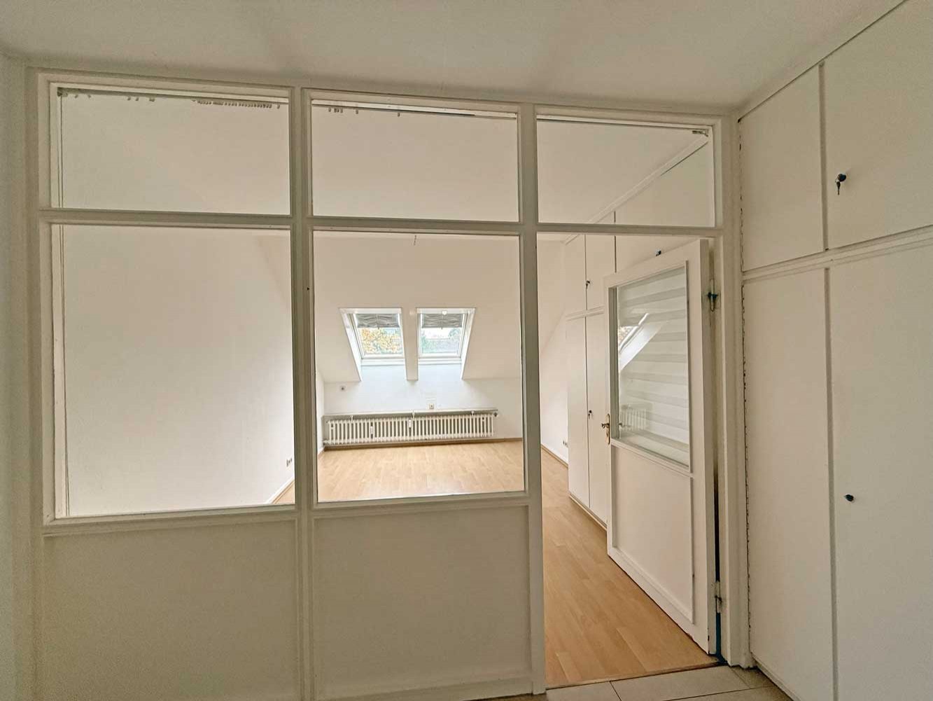 *** DORNBUSCH *** SCHÖNE 3-Zi. DG-Wohnung mit SKYLINEBLICK