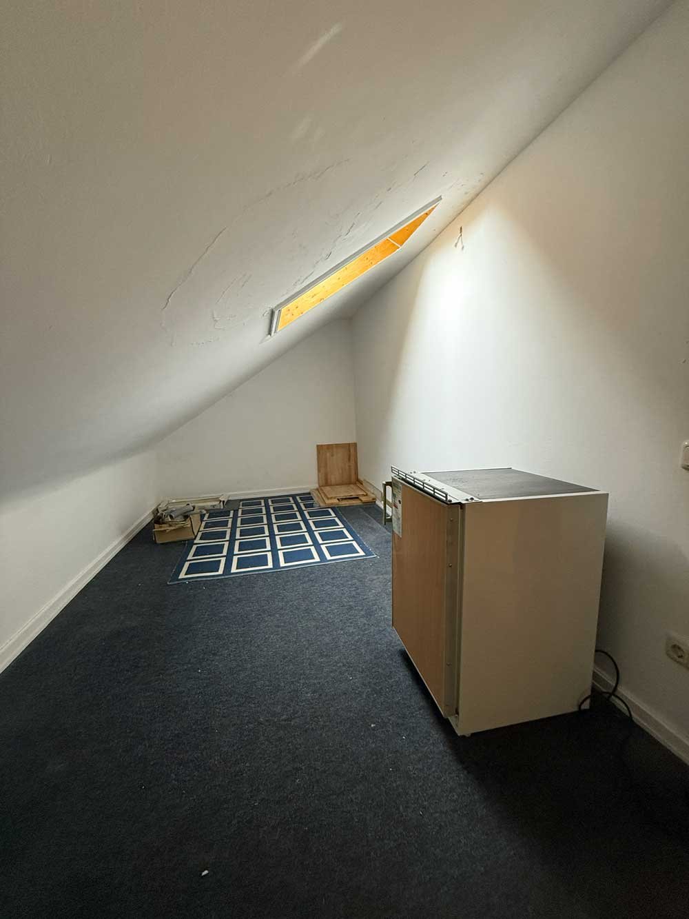 *** DORNBUSCH *** SCHÖNE 3-Zi. DG-Wohnung mit SKYLINEBLICK