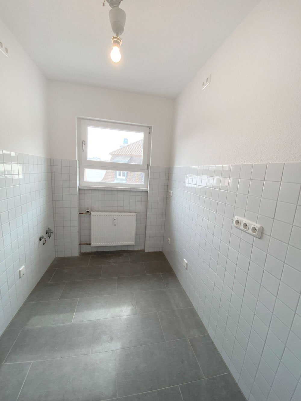 *** PERFEKTE SINGLE-WOHNUNG *** 2-Zi. mit BALKON &amp; SKYLINEBLICK