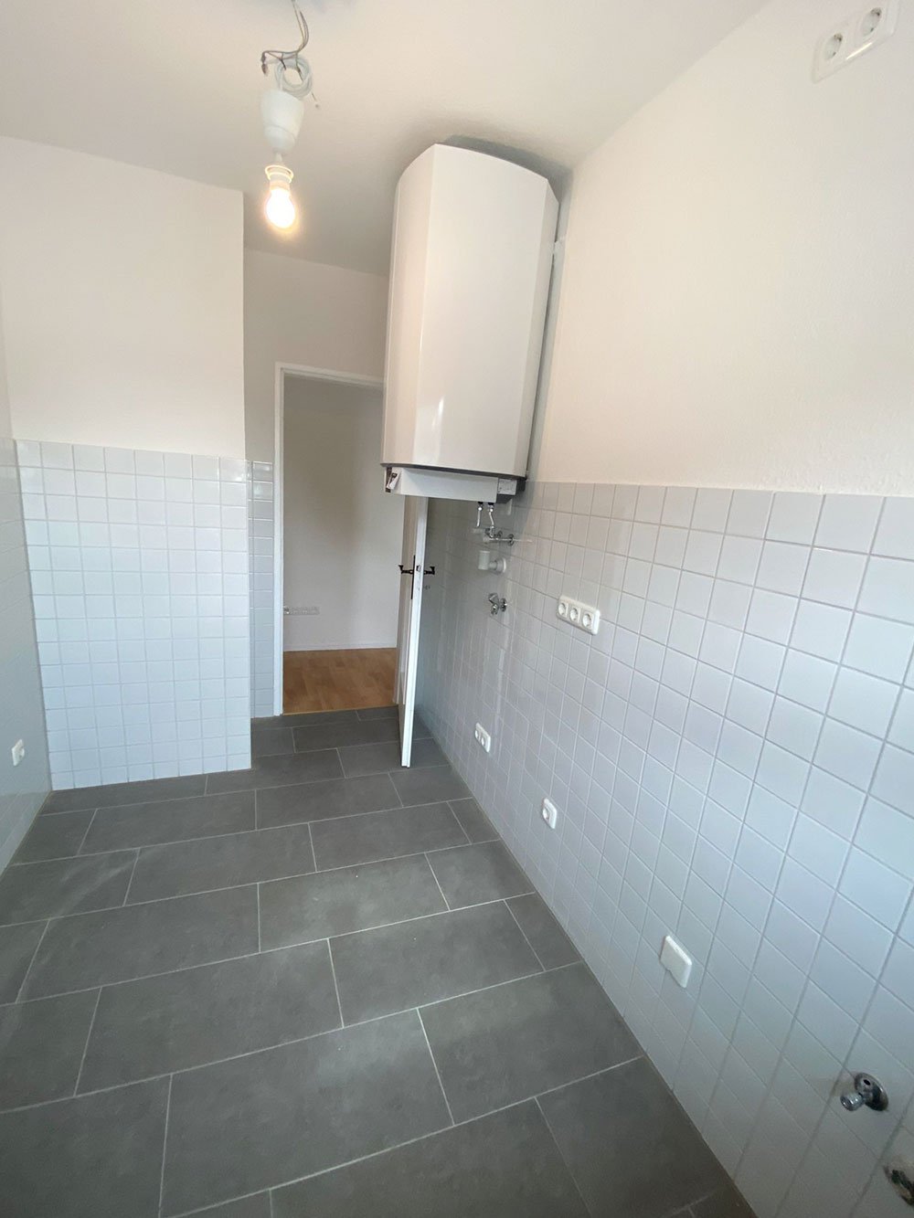 *** PERFEKTE SINGLE-WOHNUNG *** 2-Zi. mit BALKON &amp; SKYLINEBLICK