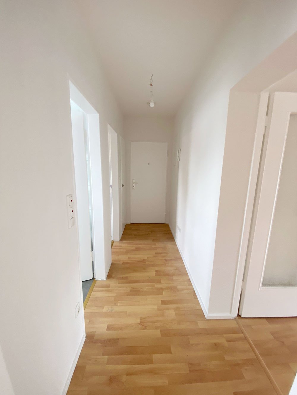 *** PERFEKTE SINGLE-WOHNUNG *** 2-Zi. mit BALKON &amp; SKYLINEBLICK
