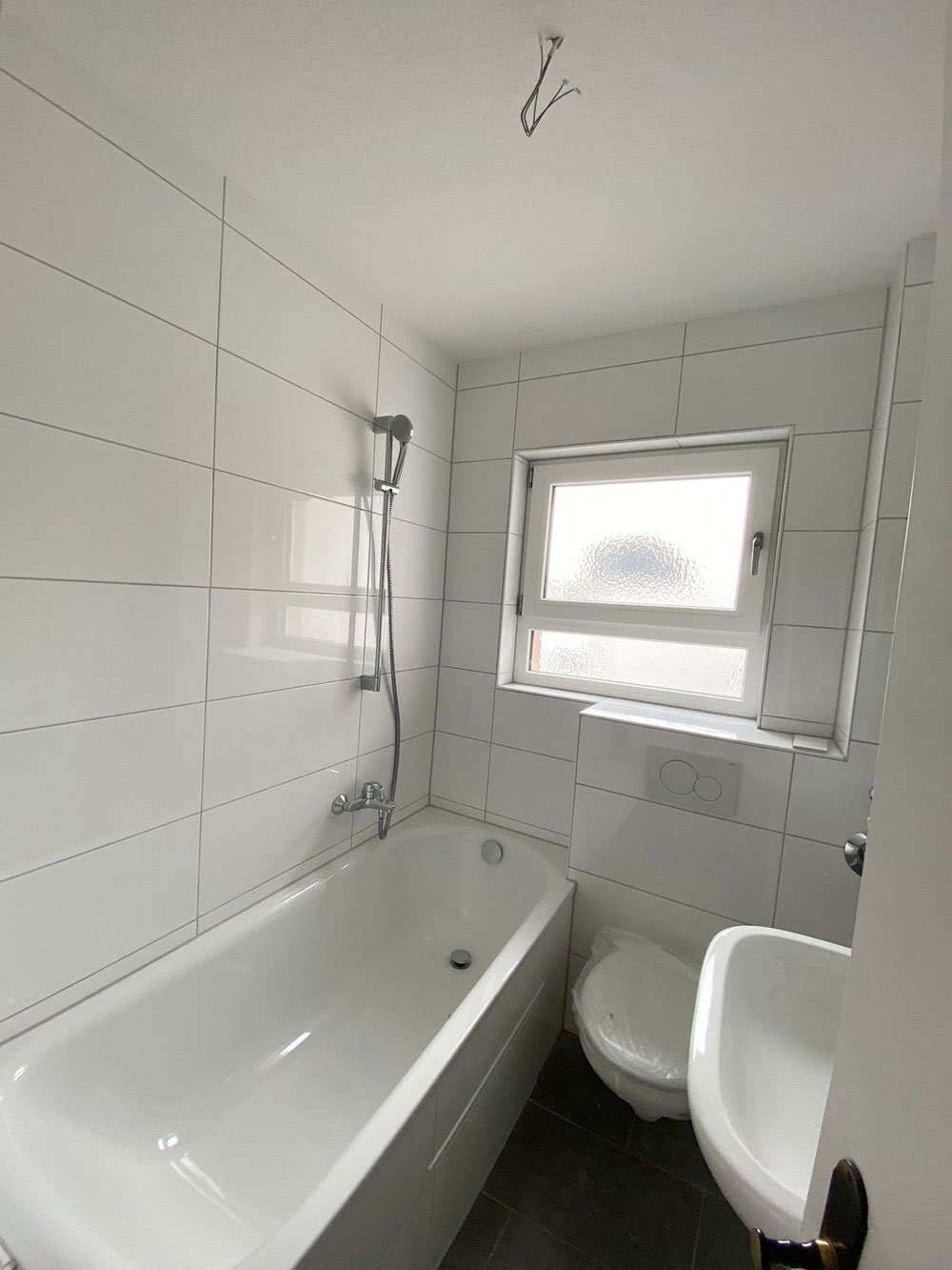 *** PERFEKTE SINGLE-WOHNUNG *** 2-Zi. mit BALKON &amp; SKYLINEBLICK