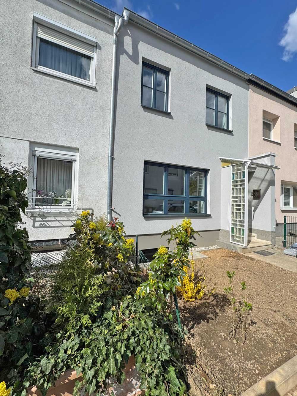 *** Erstbezug nach Sanierung *** Stilvolles Ernst-May-Haus mit Garten