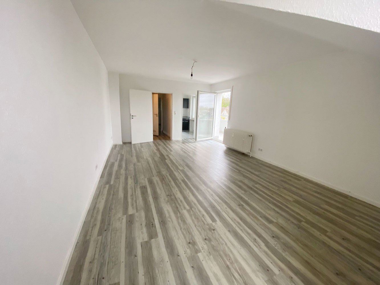 *** GEMÜTLICHE 2-Zi. Wohnung mit EBK & BALKON am Heilsberg ***