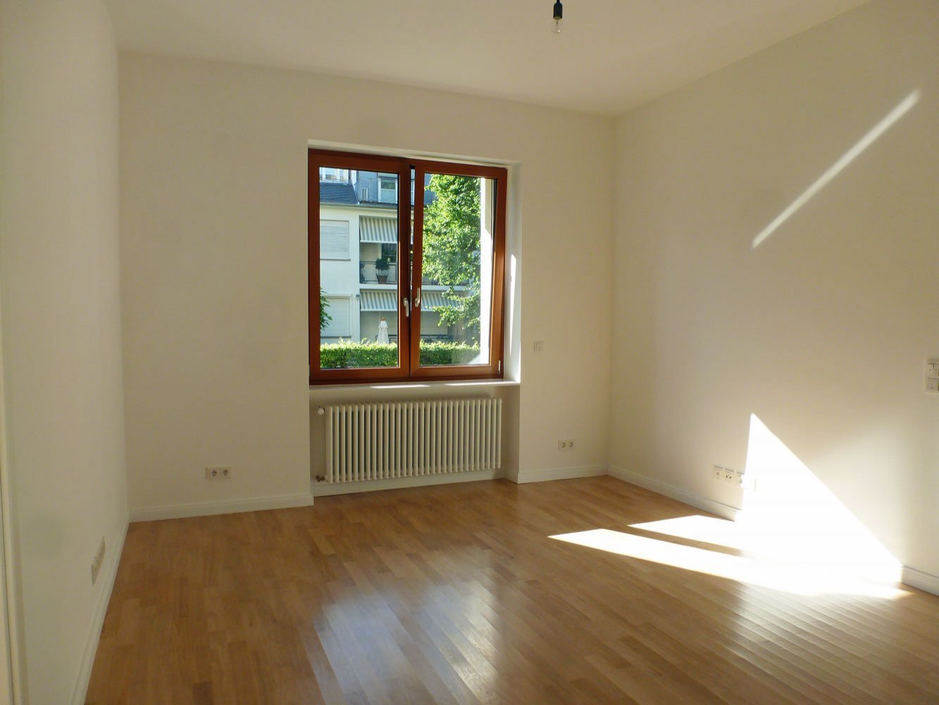 °°° EXKLUSIVE 3-Zi.Whg. mit EBK, BALKON & GARTENNUTZUNG in Sachsenhausen °°°