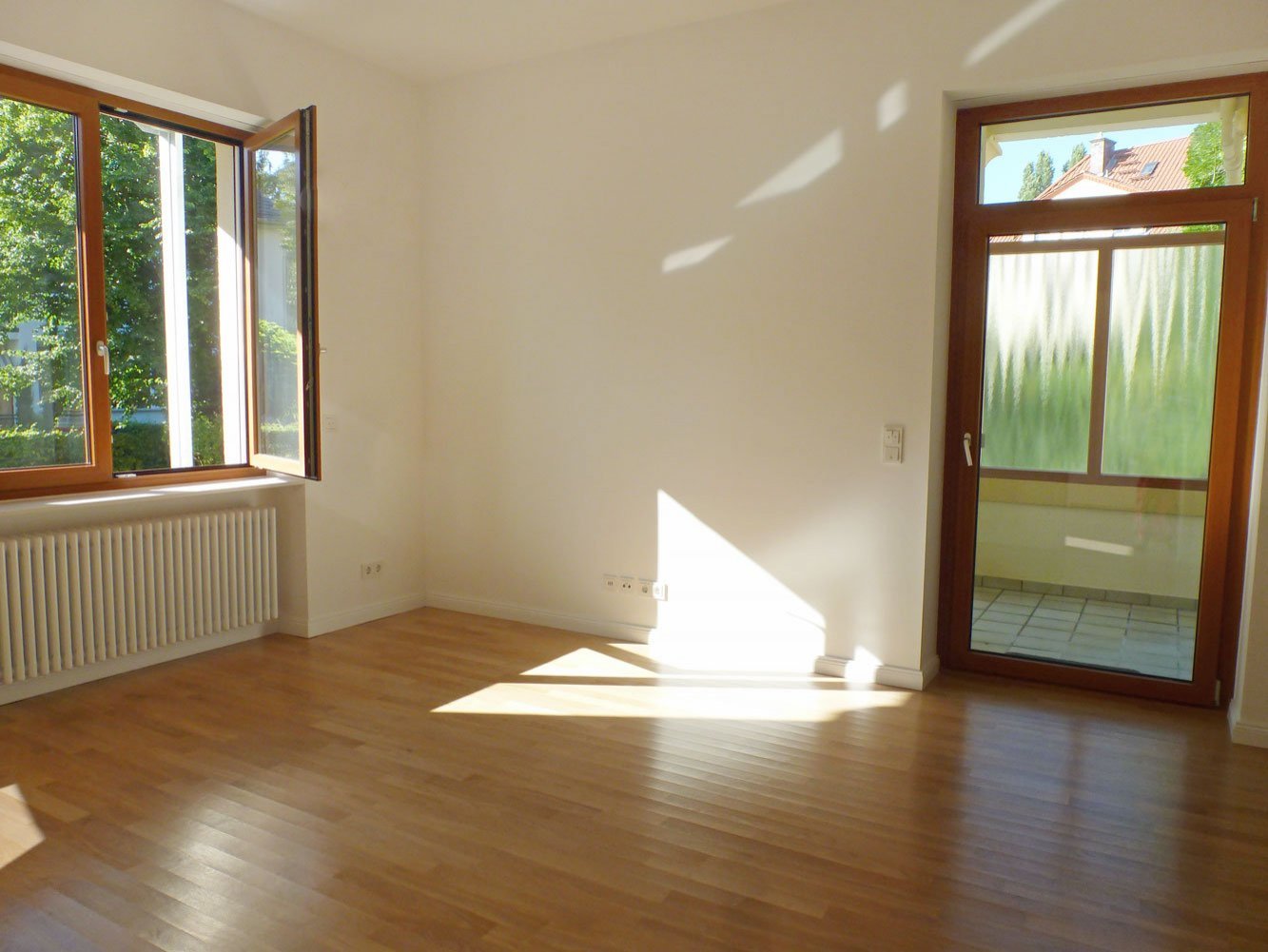 °°° EXKLUSIVE 3-Zi.Whg. mit EBK, BALKON & GARTENNUTZUNG in Sachsenhausen °°°