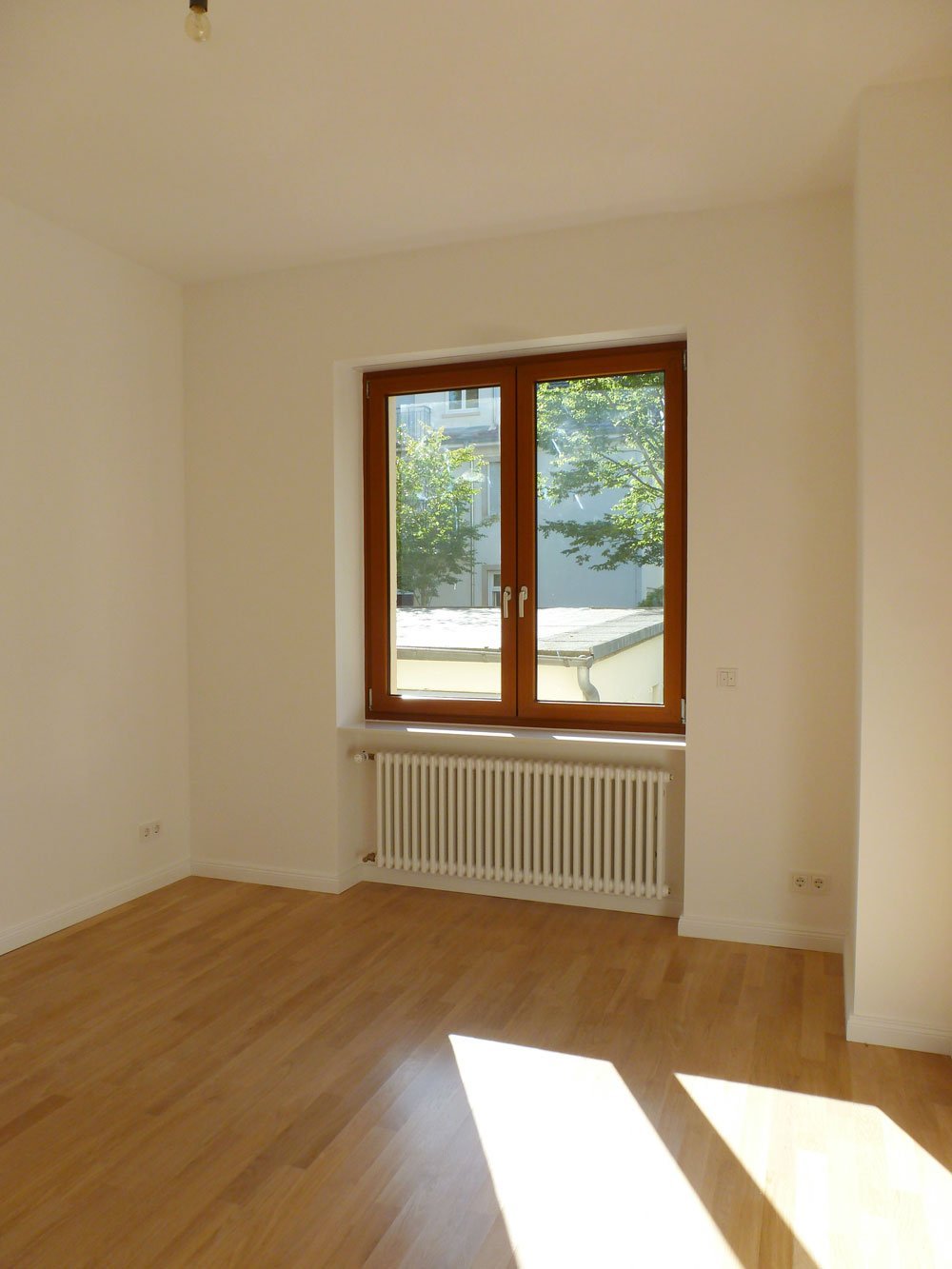 °°° EXKLUSIVE 3-Zi.Whg. mit EBK, BALKON & GARTENNUTZUNG in Sachsenhausen °°°