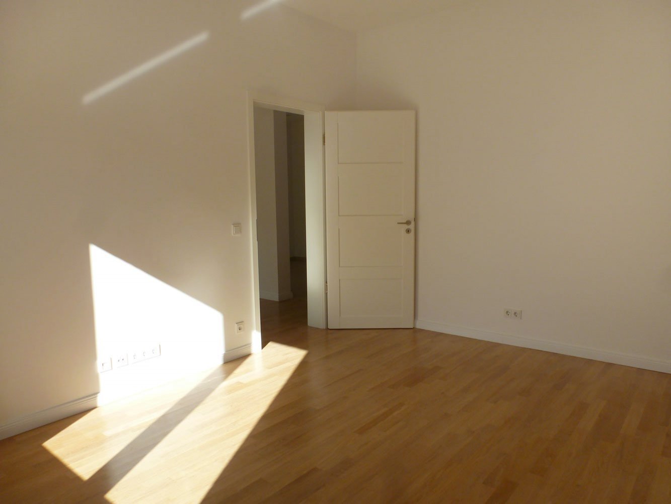 °°° EXKLUSIVE 3-Zi.Whg. mit EBK, BALKON & GARTENNUTZUNG in Sachsenhausen °°°