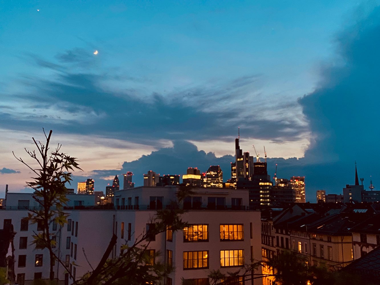 *** Exklusive Dachgeschoss-Maisonette mit Skylineblick im Brückenviertel ***