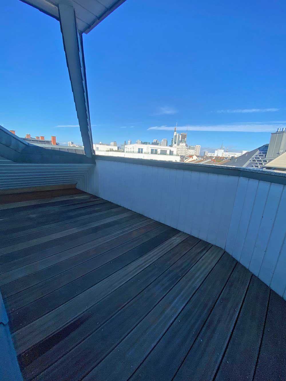 *** Exklusive Dachgeschoss-Maisonette mit Skylineblick im Brückenviertel ***