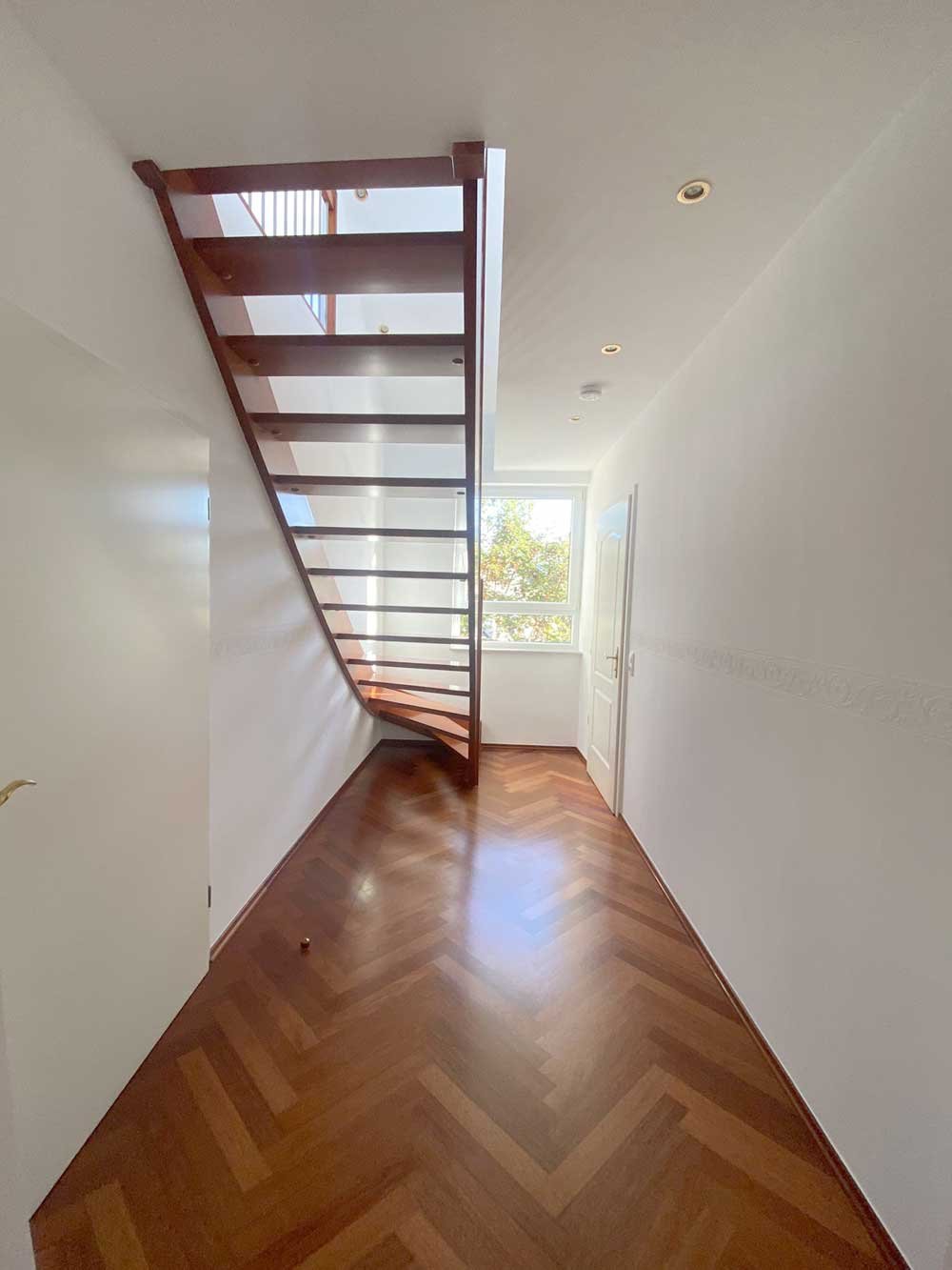 *** Exklusive Dachgeschoss-Maisonette mit Skylineblick im Brückenviertel ***