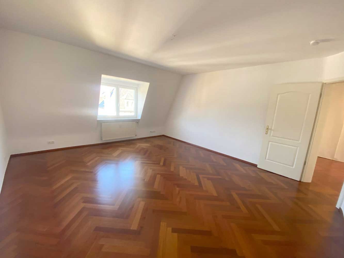 *** Exklusive Dachgeschoss-Maisonette mit Skylineblick im Brückenviertel ***