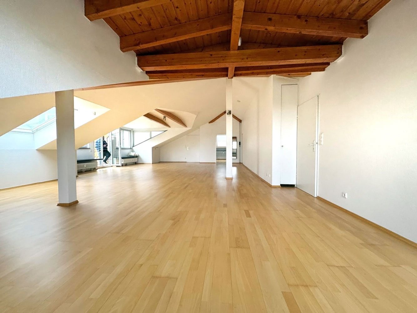 *** GROSSZÜGIG &amp; CHARMANT *** 3-Zi. Whg. mit EBK &amp; BALKON in Bad Soden