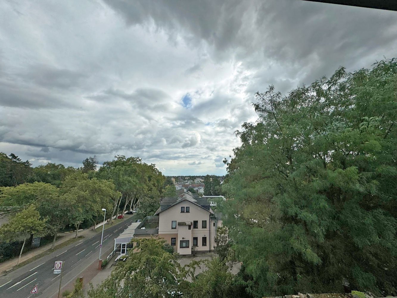 *** GROSSZÜGIG &amp; CHARMANT *** 3-Zi. Whg. mit EBK &amp; BALKON in Bad Soden