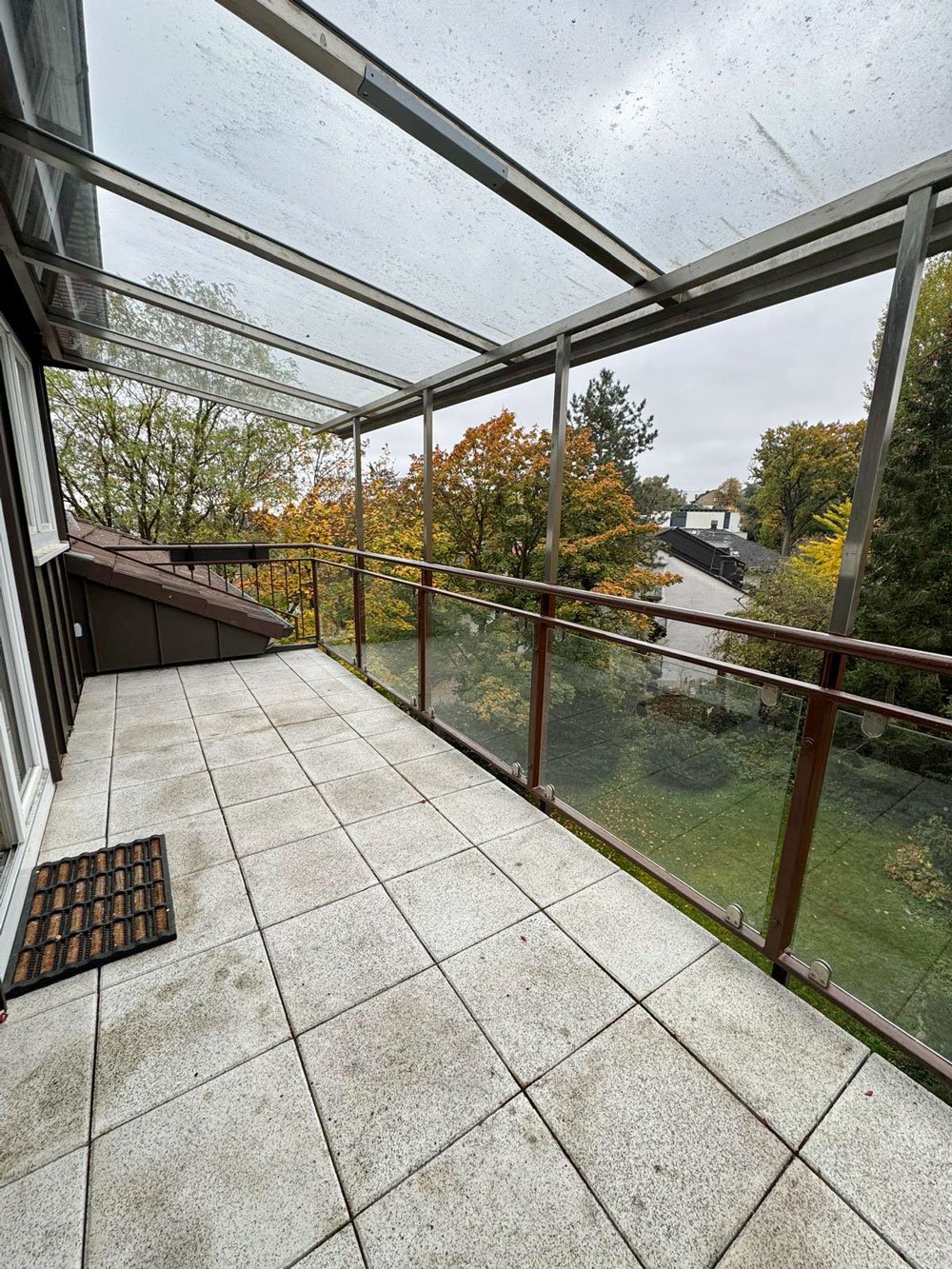 *** GROSSZÜGIG &amp; CHARMANT *** 3-Zi. Whg. mit EBK &amp; BALKON in Bad Soden