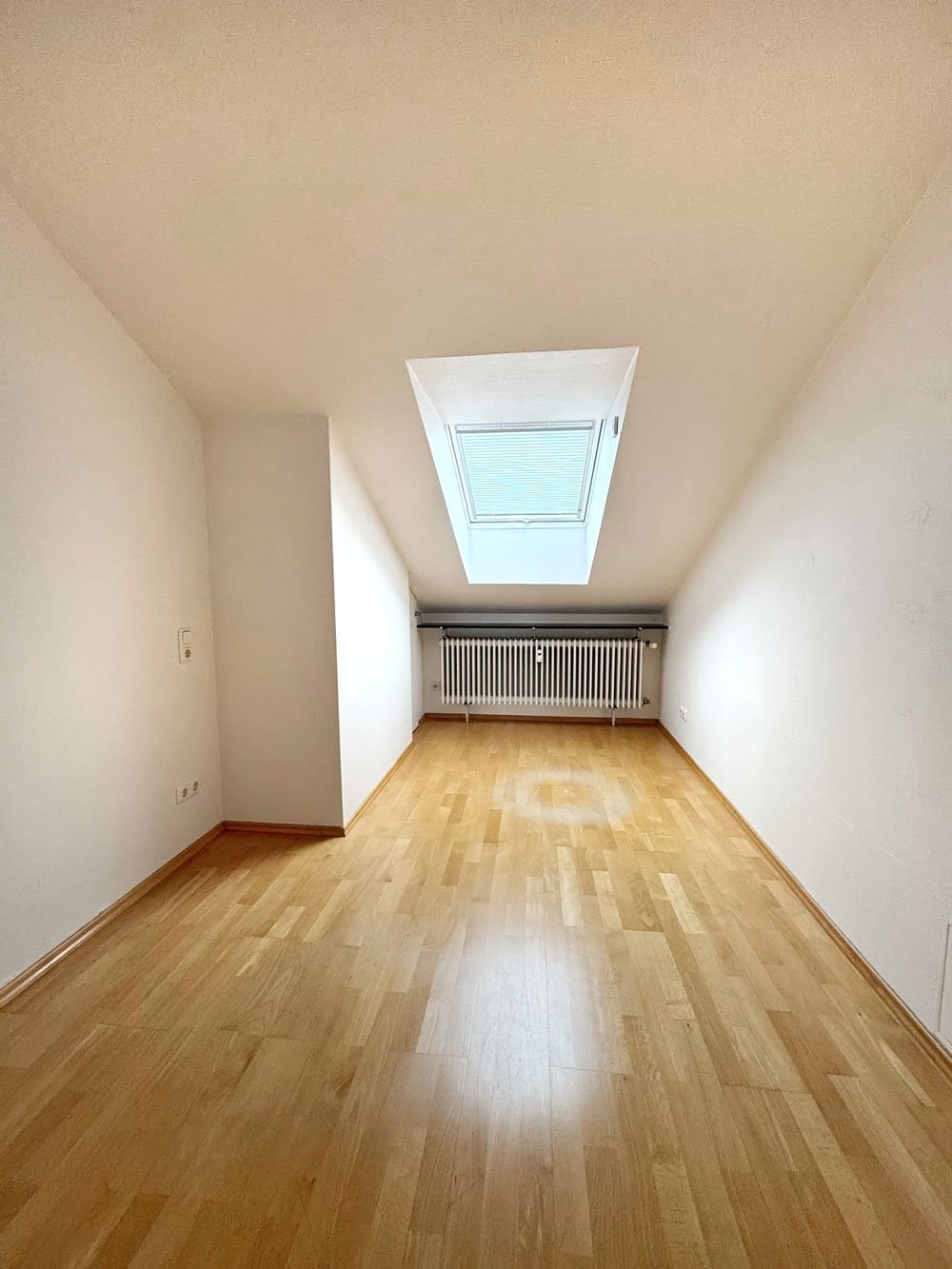 *** GROSSZÜGIG &amp; CHARMANT *** 3-Zi. Whg. mit EBK &amp; BALKON in Bad Soden