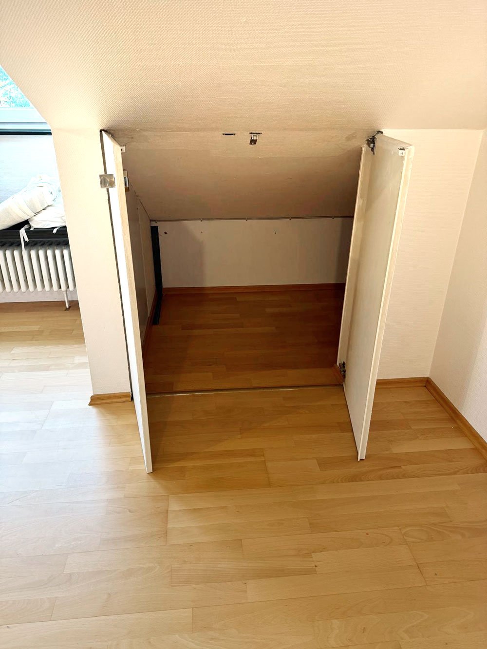 *** GROSSZÜGIG &amp; CHARMANT *** 3-Zi. Whg. mit EBK &amp; BALKON in Bad Soden