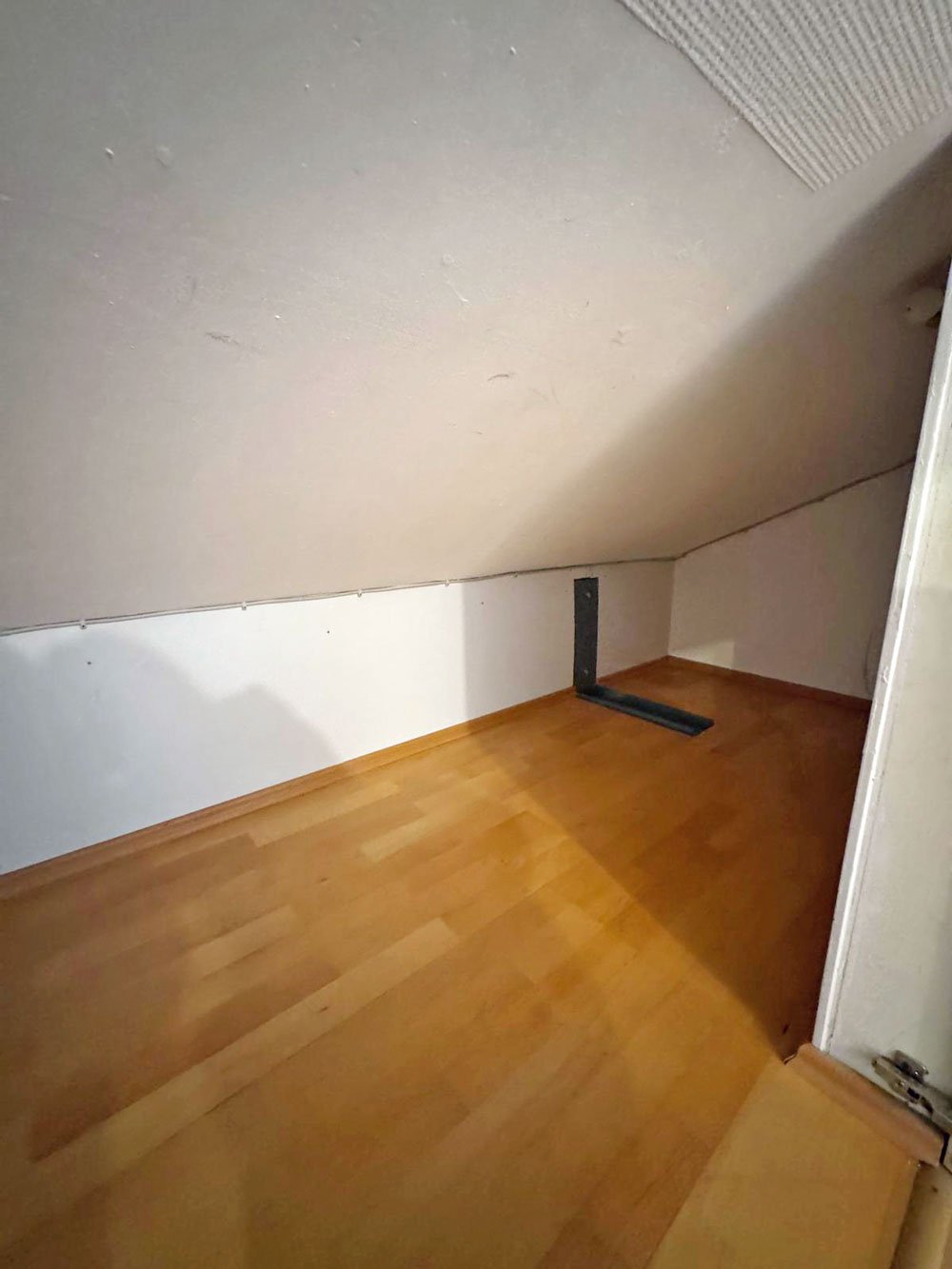 *** GROSSZÜGIG &amp; CHARMANT *** 3-Zi. Whg. mit EBK &amp; BALKON in Bad Soden