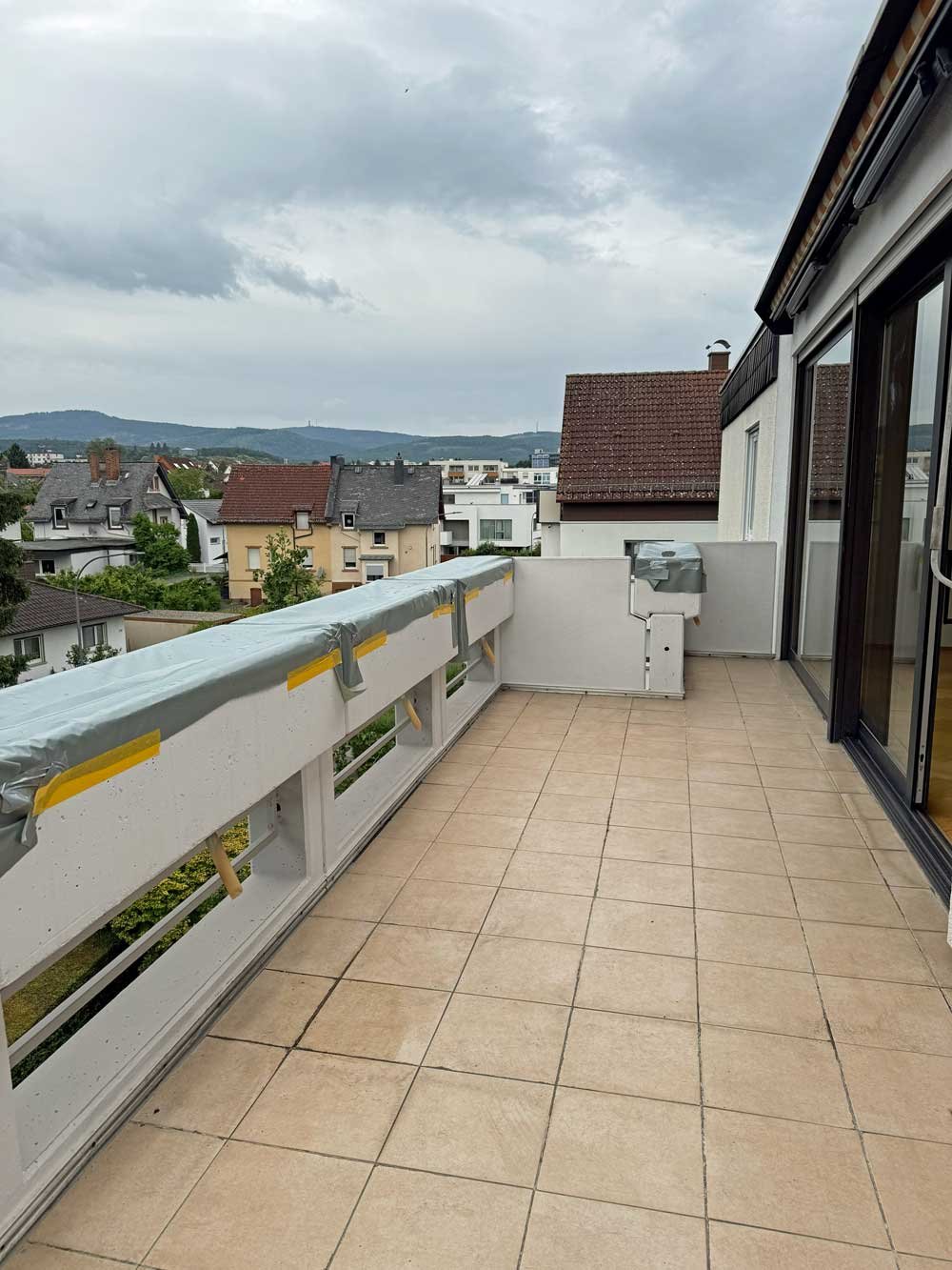 Lichtdurchflutete Maisonette mit neuer EBK & 4 BALKONEN in Oberursel