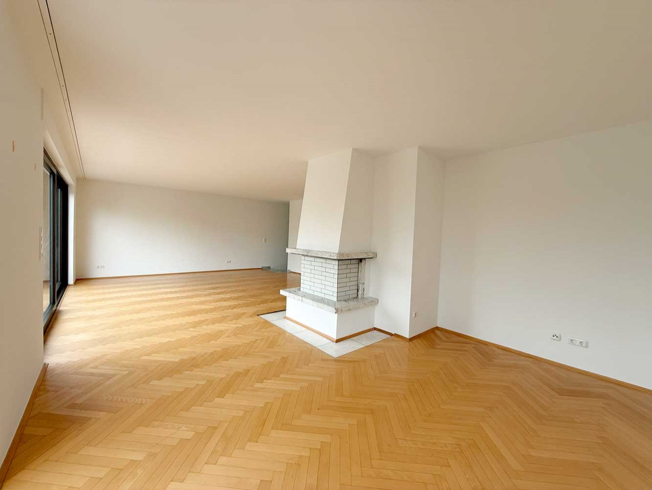 Lichtdurchflutete Maisonette mit neuer EBK & 4 BALKONEN in Oberursel