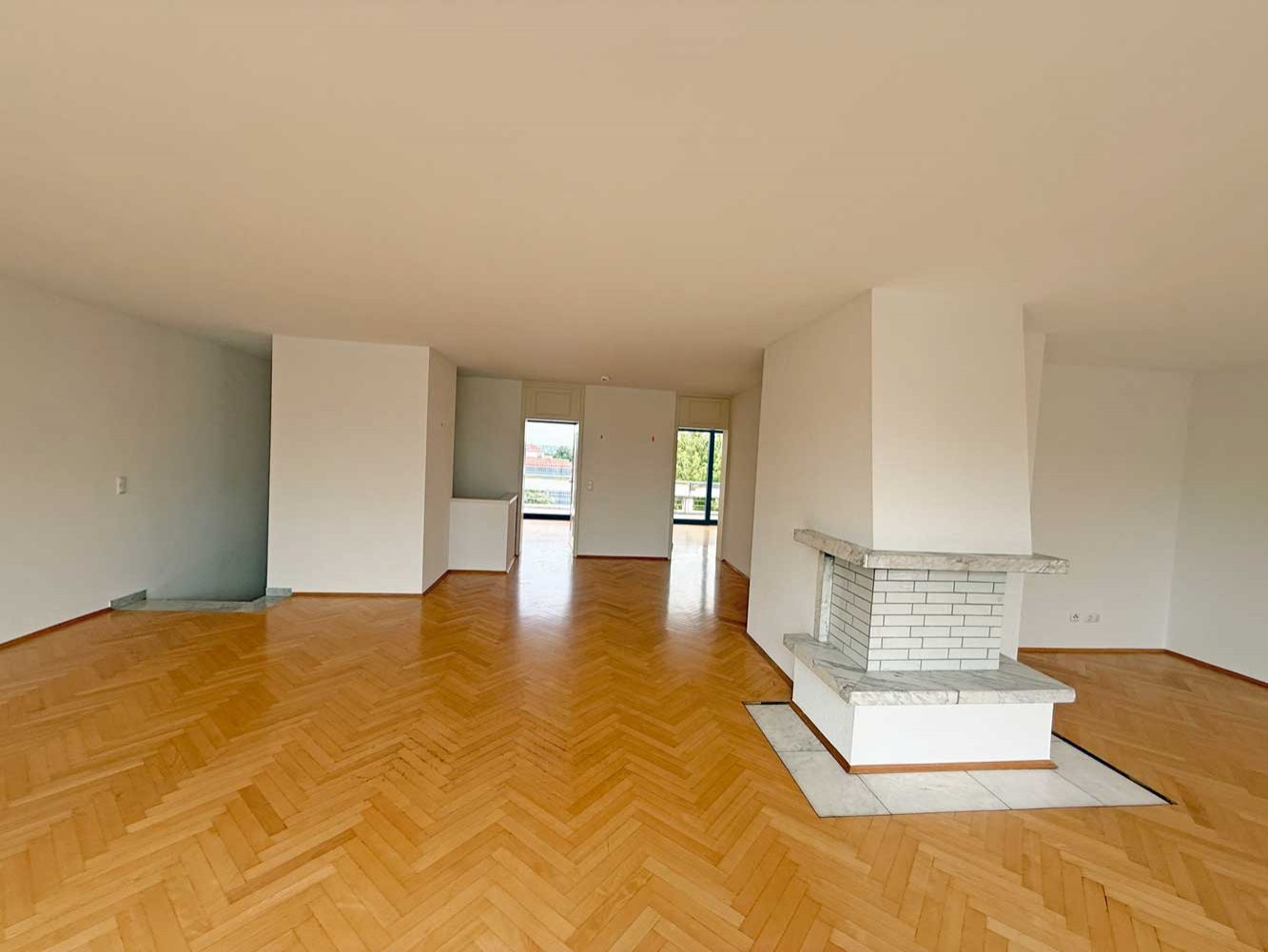 Lichtdurchflutete Maisonette mit neuer EBK & 4 BALKONEN in Oberursel
