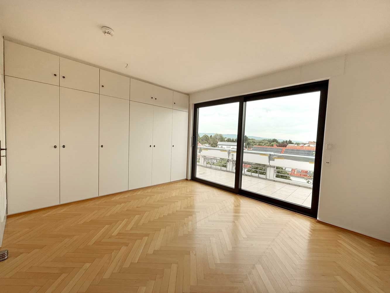 Lichtdurchflutete Maisonette mit neuer EBK & 4 BALKONEN in Oberursel