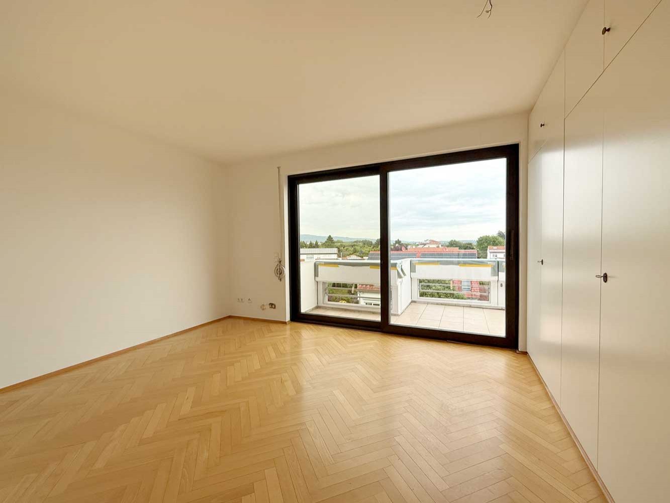 Lichtdurchflutete Maisonette mit neuer EBK & 4 BALKONEN in Oberursel