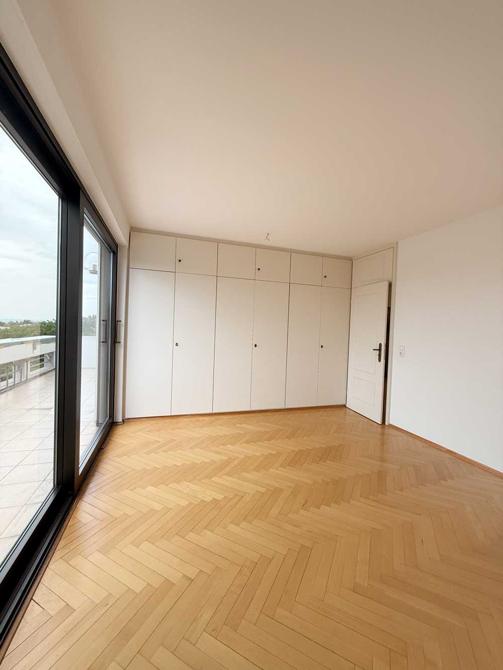 Lichtdurchflutete Maisonette mit neuer EBK & 4 BALKONEN in Oberursel