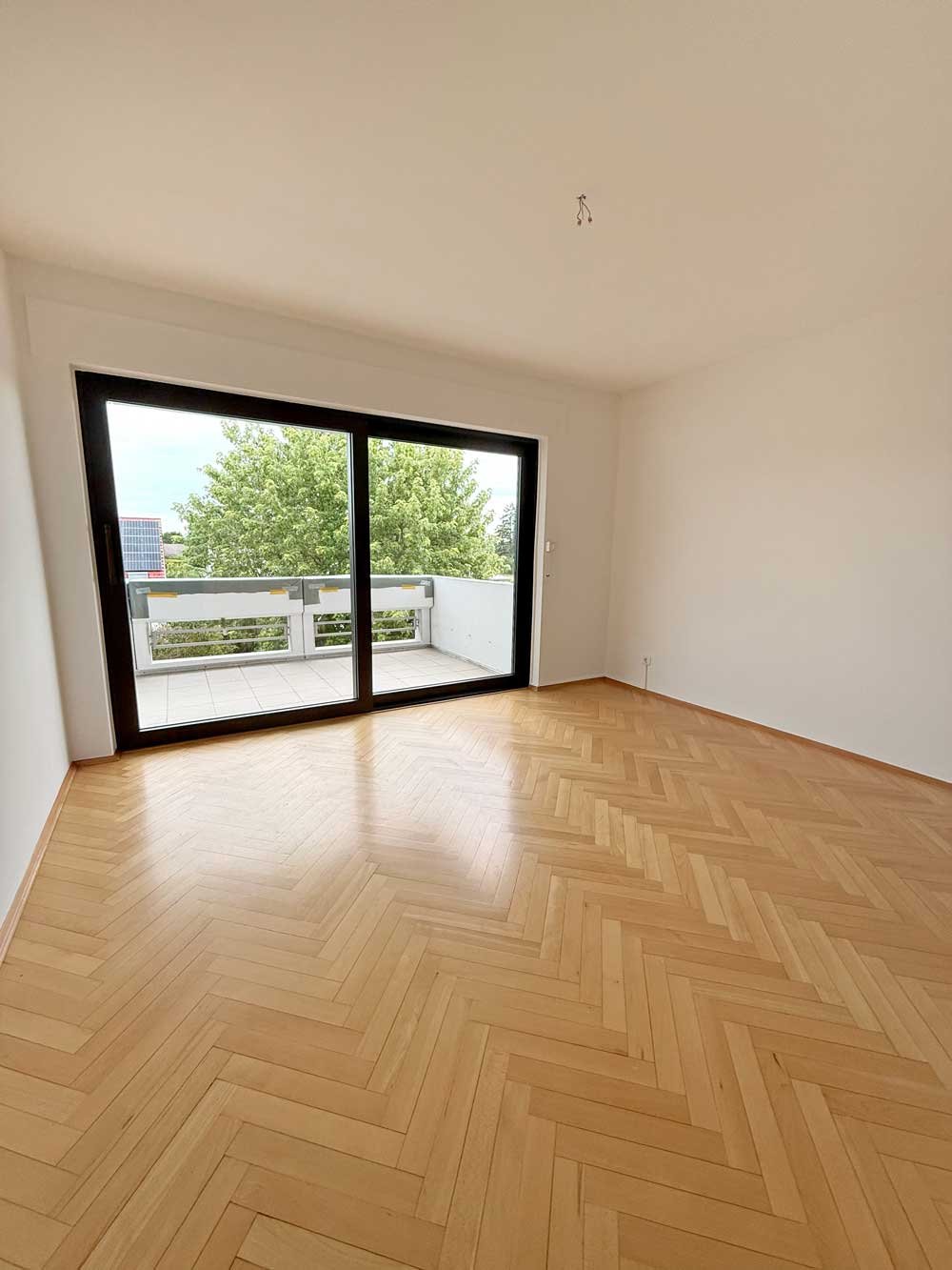 Lichtdurchflutete Maisonette mit neuer EBK & 4 BALKONEN in Oberursel