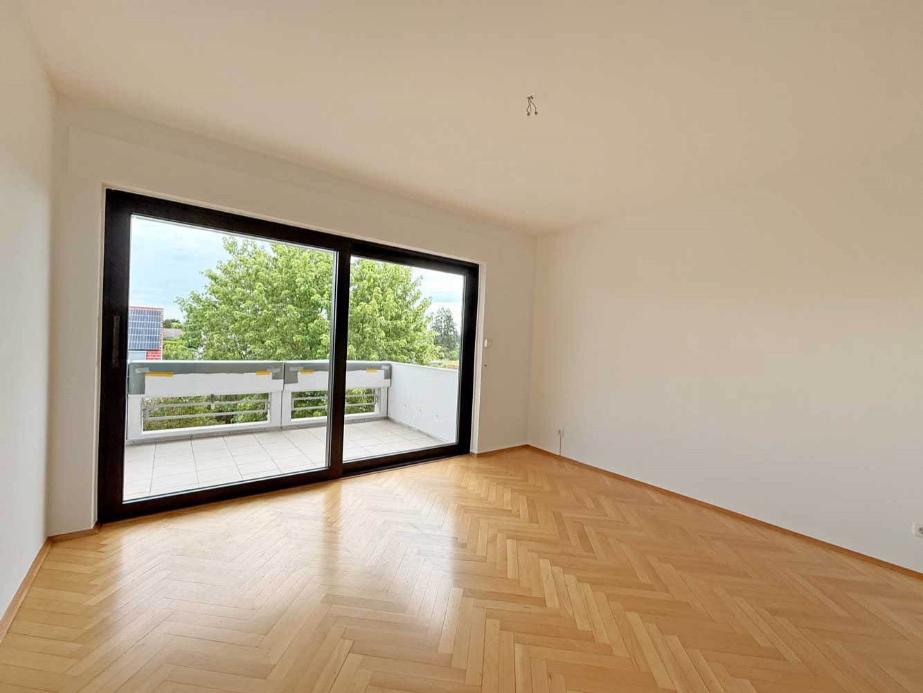 Lichtdurchflutete Maisonette mit neuer EBK & 4 BALKONEN in Oberursel