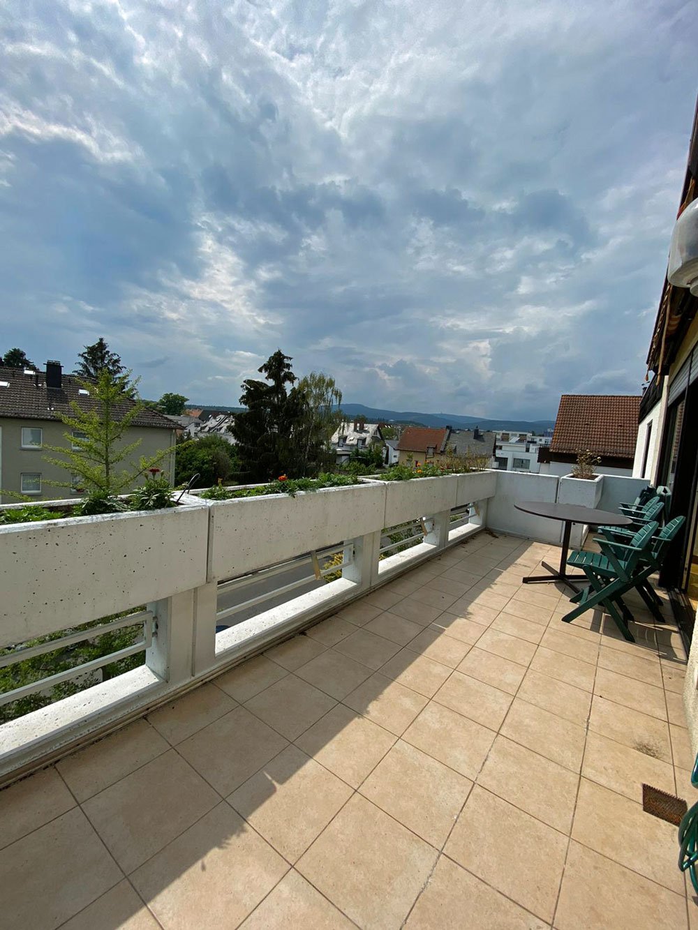 Lichtdurchflutete Maisonette mit neuer EBK & 4 BALKONEN in Oberursel